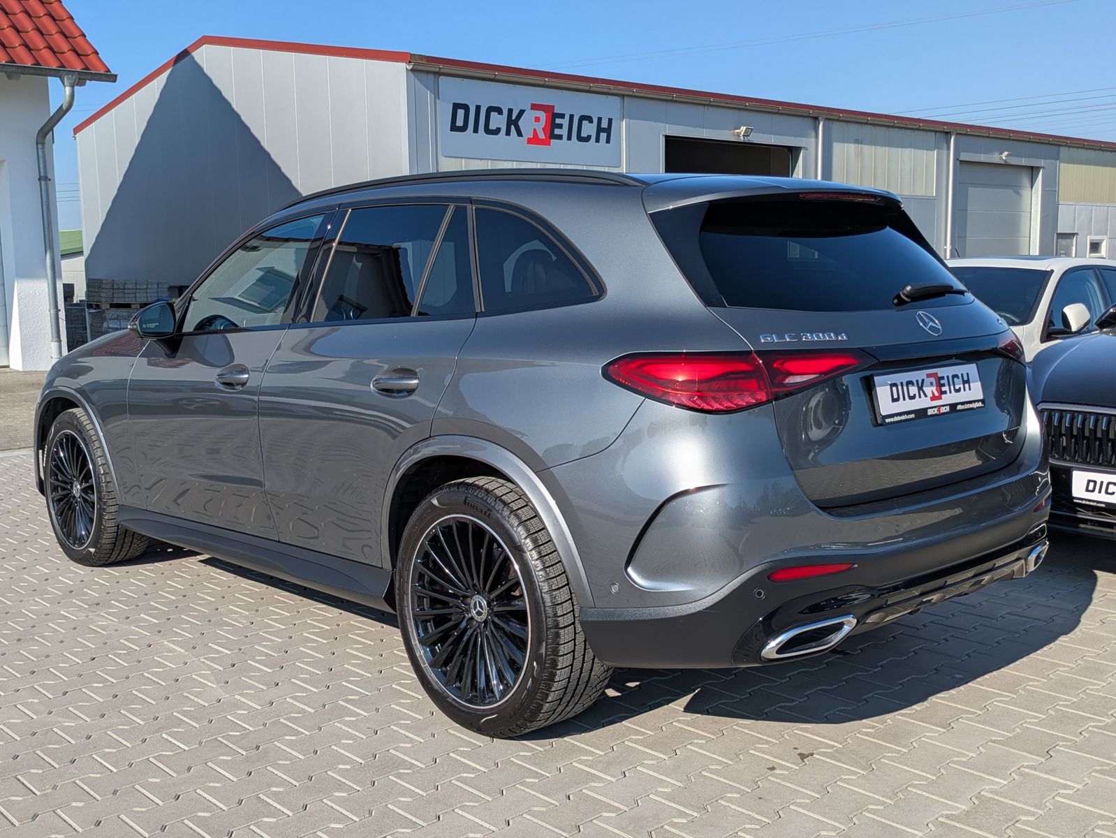 Fahrzeugabbildung Mercedes-Benz GLC 300 d 4M AMG PANO*DIGITAL-LIGHT*ACC*AHK*20"