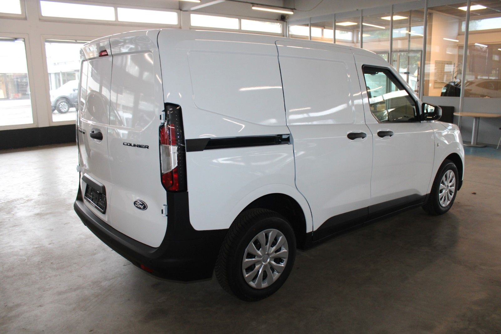 Fahrzeugabbildung Ford Transit Courier TREND Kasten KLIMA WinterPaket3