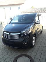 Opel Vivaro L1 H1 9 Sitzer sehr geplegt mit AHK  - Opel Vivaro von privat