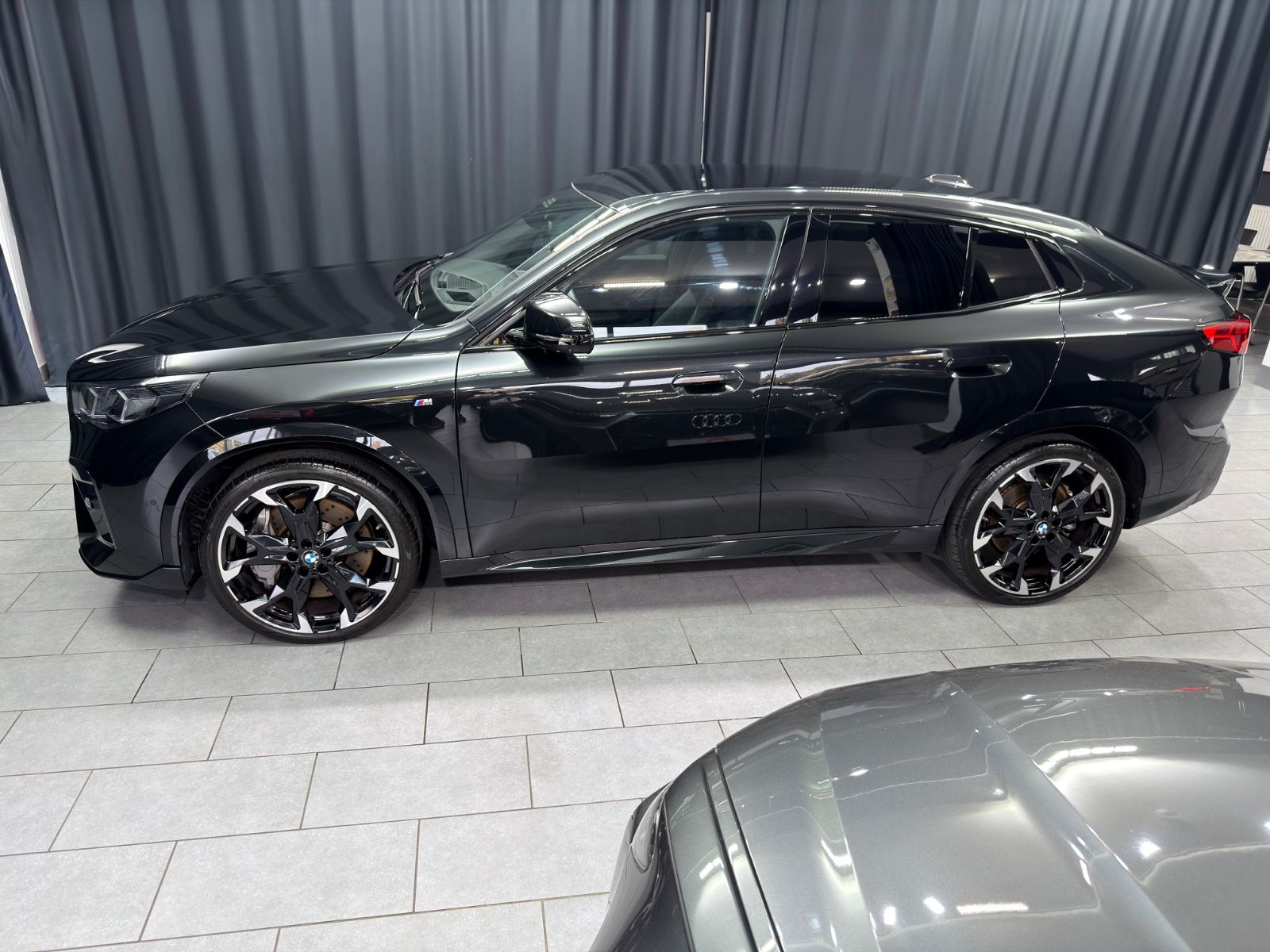 Fahrzeugabbildung BMW X2 M35 i xDrive|M-SPORT PRO|NAVI|HEAD-UP|21 ZOLL
