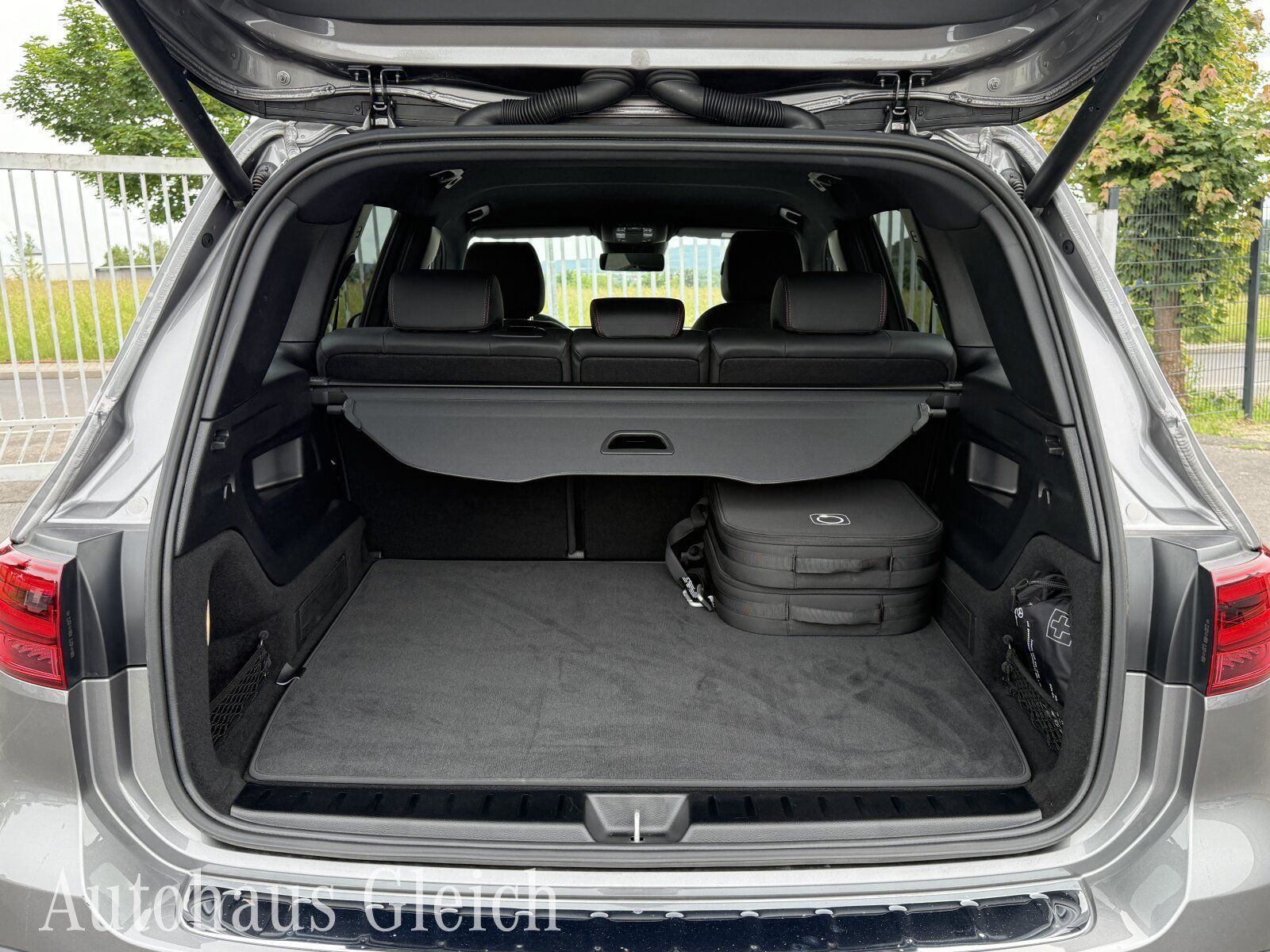 Fahrzeugabbildung Mercedes-Benz EQB 250 + AMG Line Navi/KEYLESS-Go-Paket/Klima