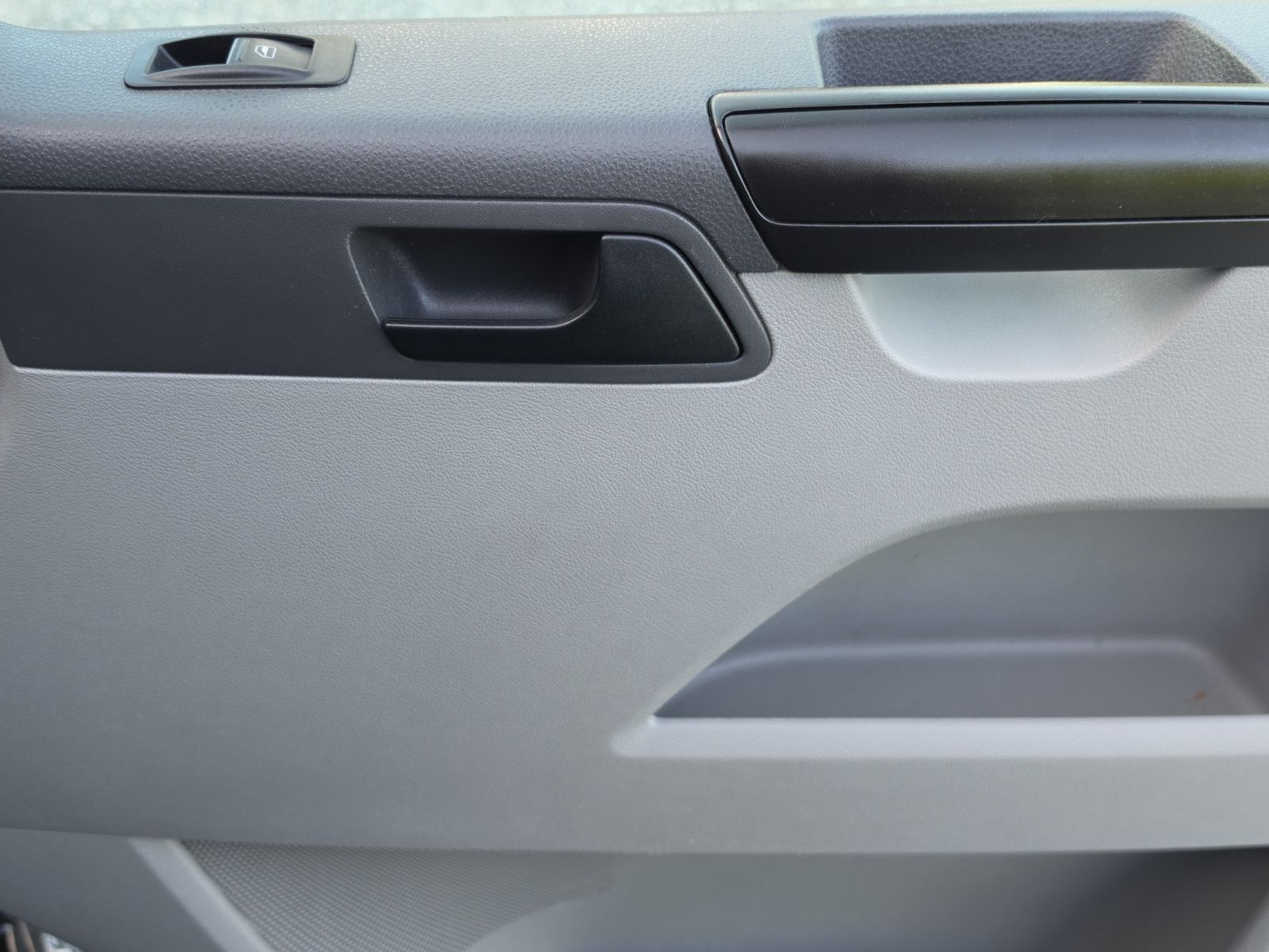 Fahrzeugabbildung Volkswagen T5 Transporter Bus Caravelle Trendline Aus 1Hand