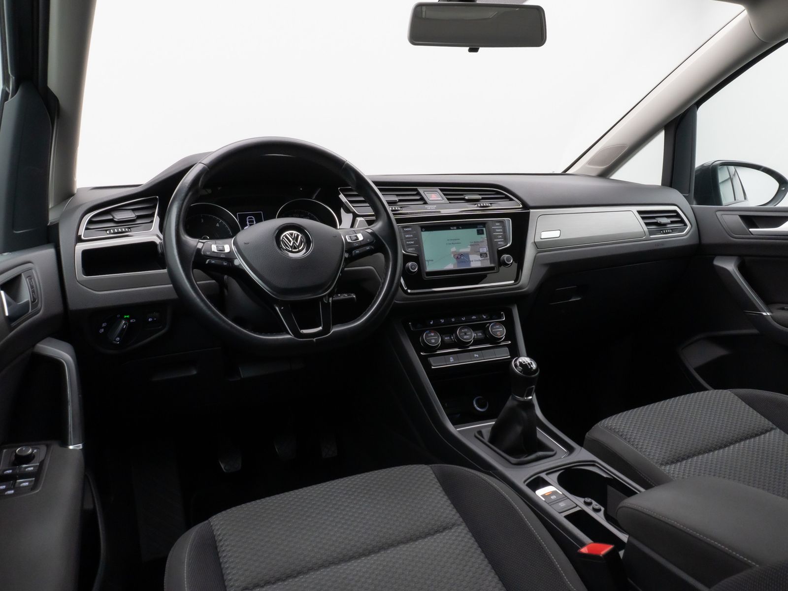 Fahrzeugabbildung Volkswagen Touran 2.0 TDI BMT Navi Stzhz ACC PDC AHK 8fach