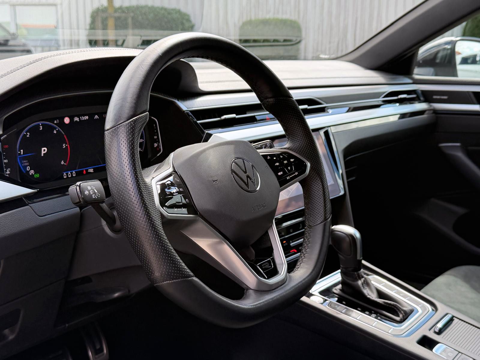 Fahrzeugabbildung Volkswagen Arteon SB 2.0TDI DSG R-Line 4M ACC KAM H&K AHK