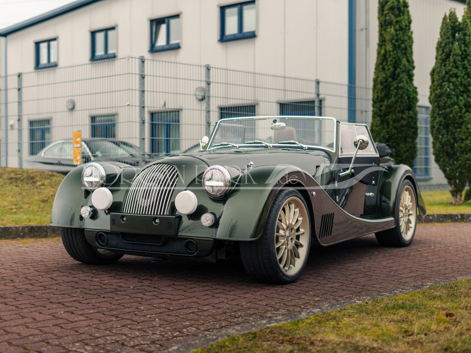Fahrzeugabbildung Morgan Plus Six PINNACLE *1 of 30, Designo Oliv Met.*