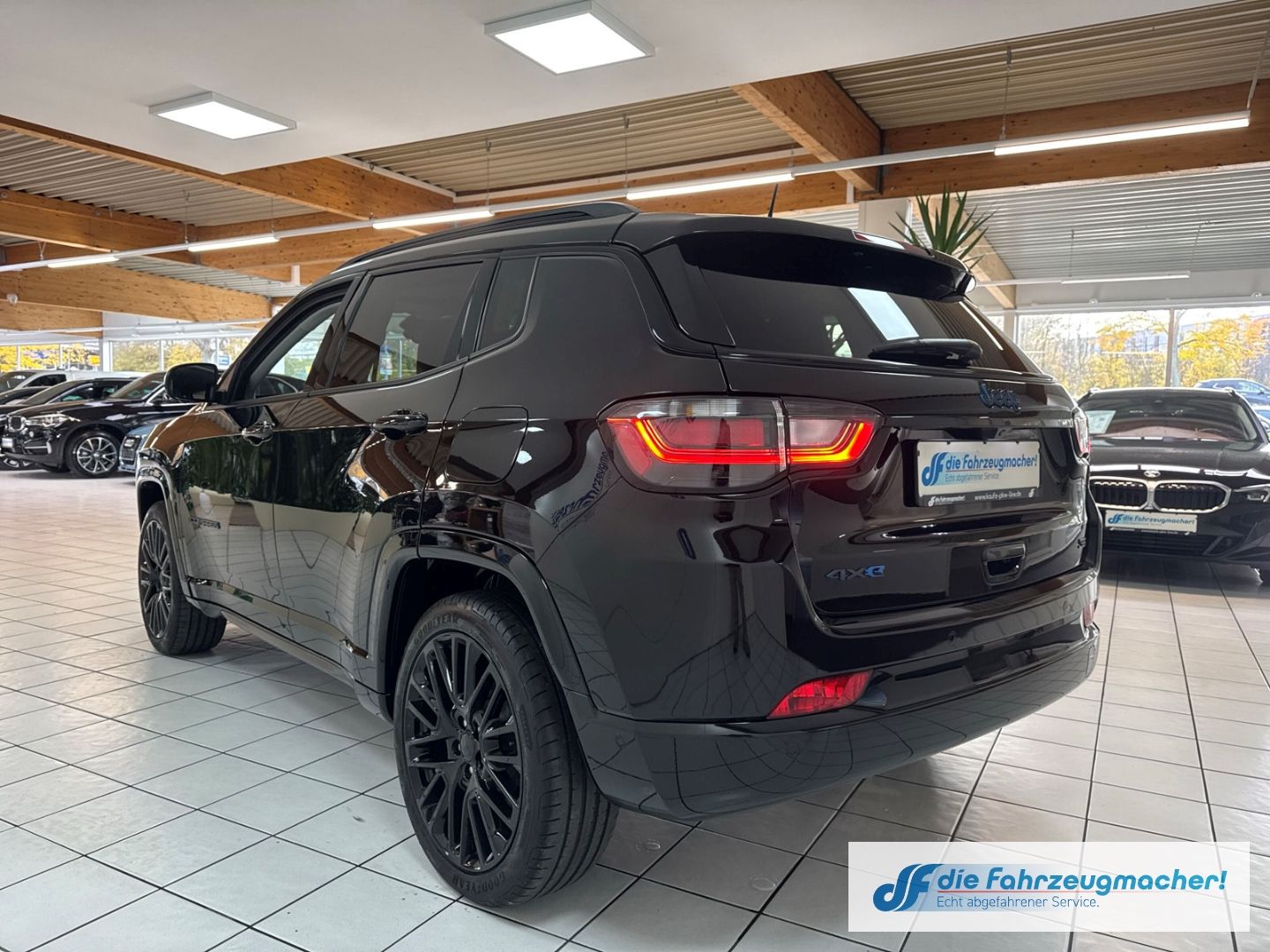 Fahrzeugabbildung Jeep Compass S Plug-In Hybrid 4WD Navi Soundsystem 36