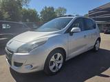 Renault Scenic III 1.9 DCi Dynamique Navi + Panorama - Renault Scenic mit Diesel-Antrieb: 1.9