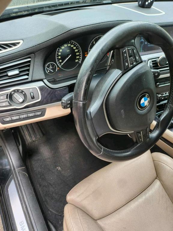 BMW 730