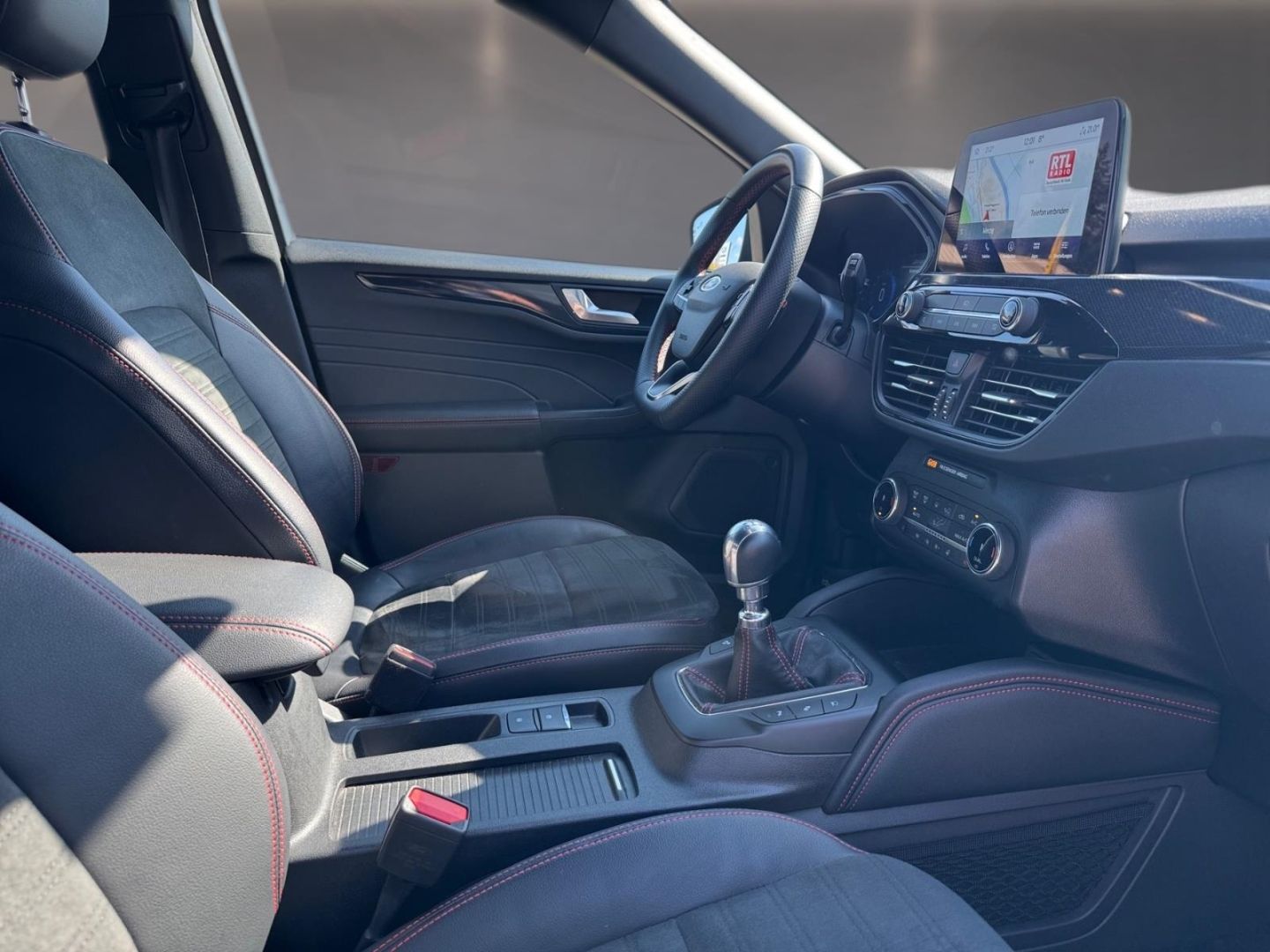 Fahrzeugabbildung Ford Kuga ST-Line X HUD AHK-klappbar Navi Soundsystem
