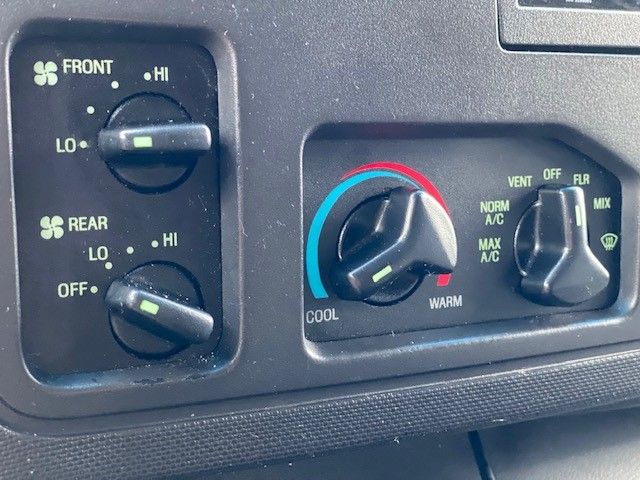 Fahrzeugabbildung Ford Econoline E350 XL 5.4 V8 LPG 11 Sitze