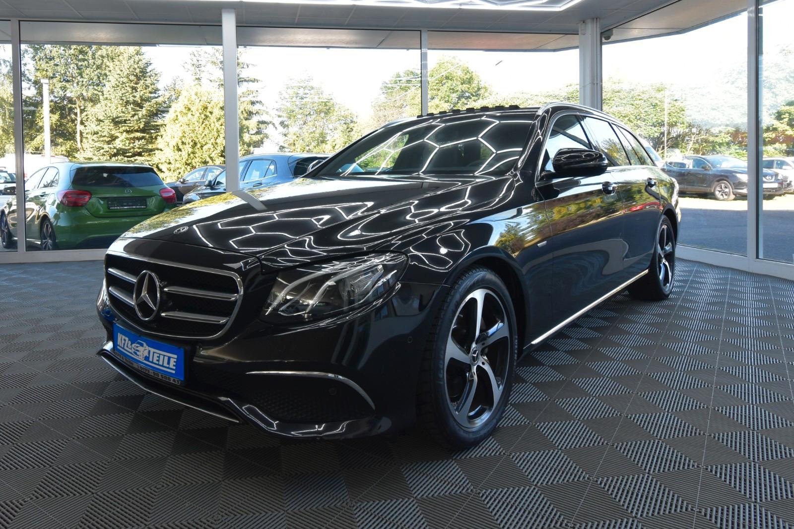 Mercedes-Benz E220d T-Modell LED SHZ RFK Glasdach Sportstyle