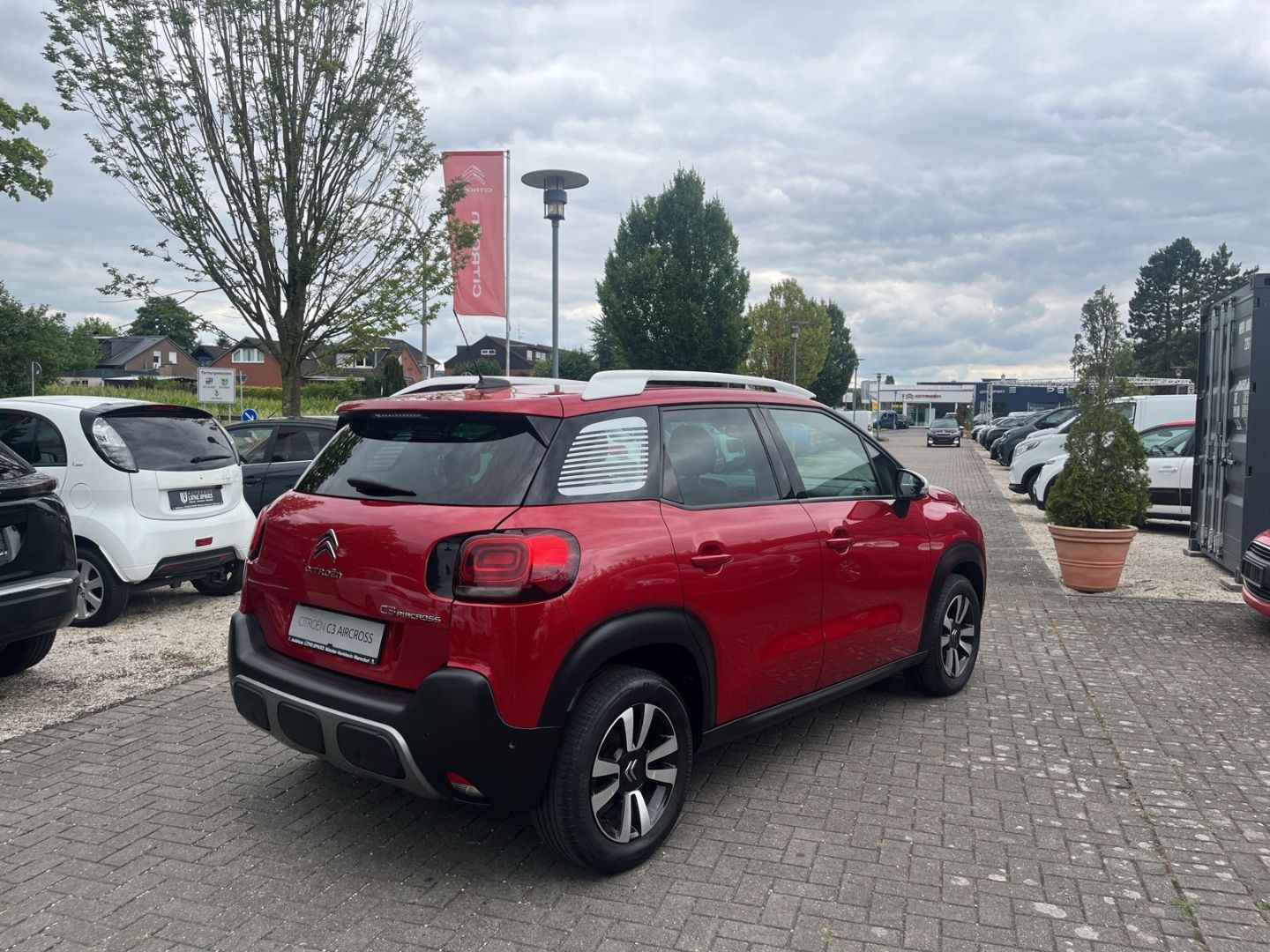 Fahrzeugabbildung Citroën C3 Aircross 1.2 PureTech 110 Shine Navi CarPlay