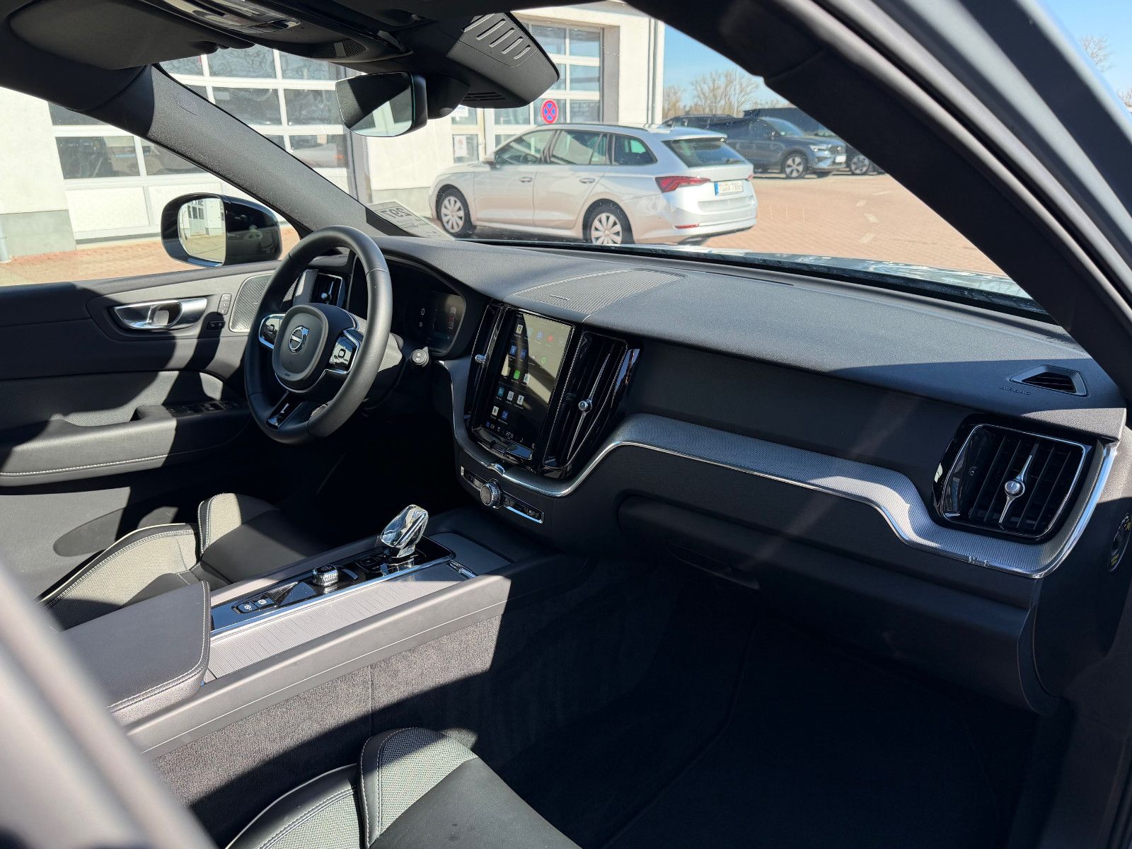 Fahrzeugabbildung Volvo XC60 B4 B Plus Dark*H&K*360°*PANO*AHK*STHZG*