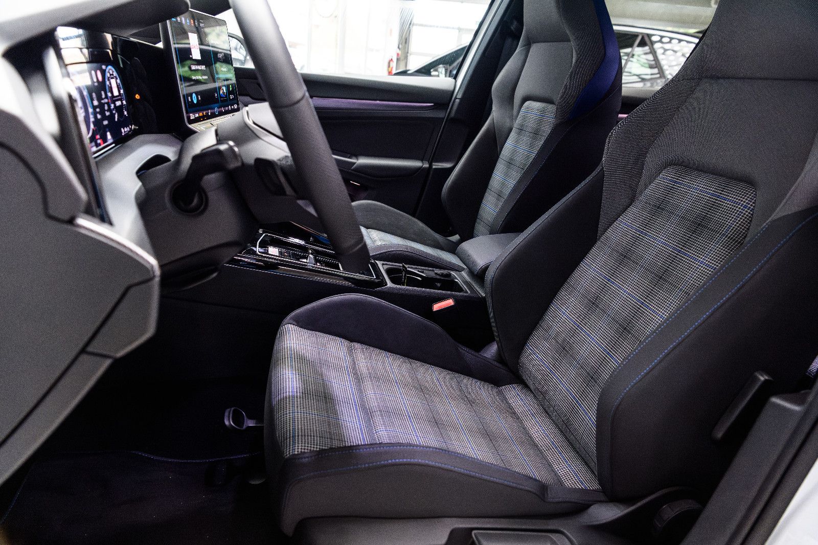 Fahrzeugabbildung Volkswagen Golf GTE BLACK-STYLE+ IQ-LIGHT