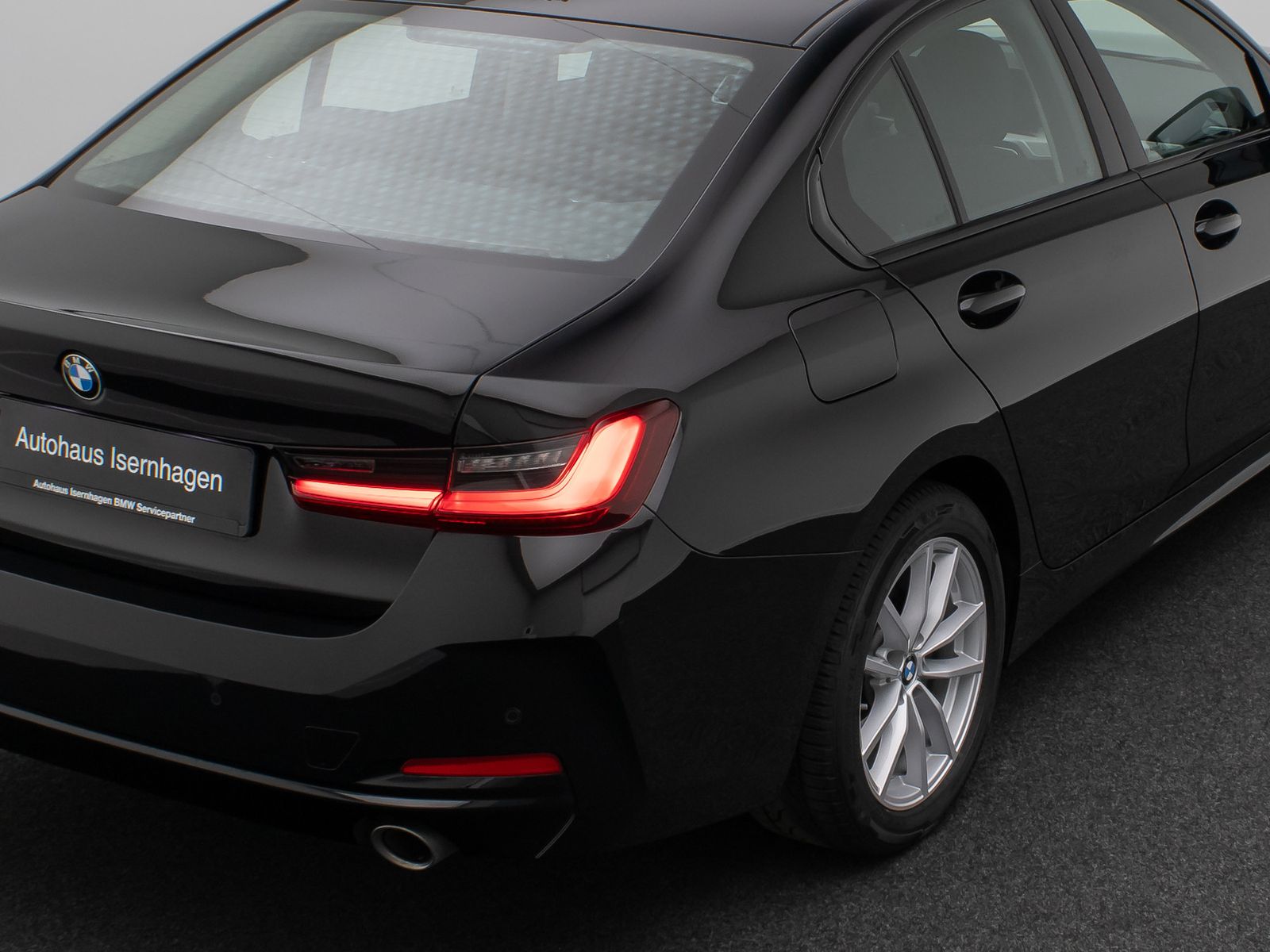 Fahrzeugabbildung BMW 318i DAB PDC Widscreen Geschwindigkeitsreg LED