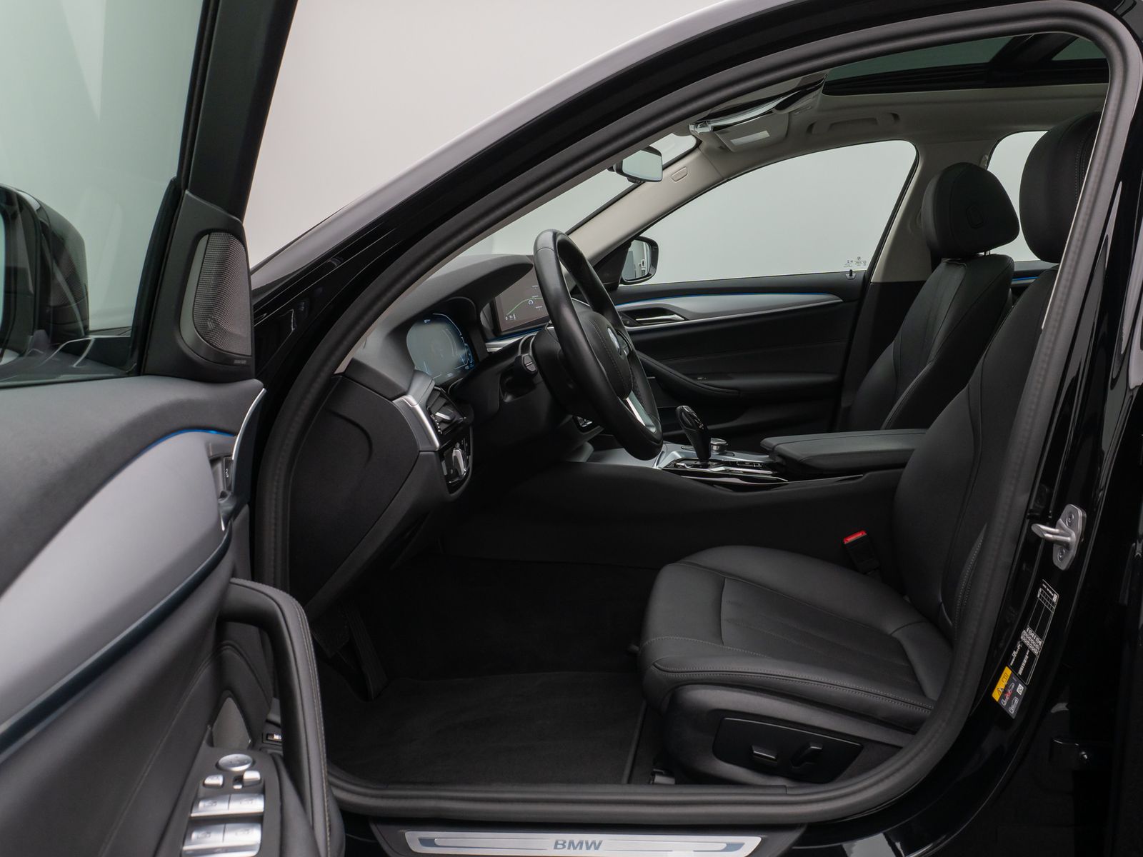 Fahrzeugabbildung BMW 530e Panorama Leder DAB H/K WLAN Stop&Go Alarm