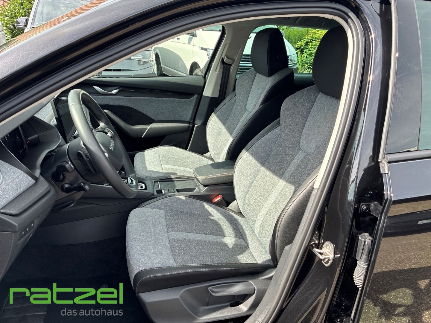 Fahrzeugabbildung SKODA Octavia Combi Selection 2.0 TDI HUD Navi ACC 360