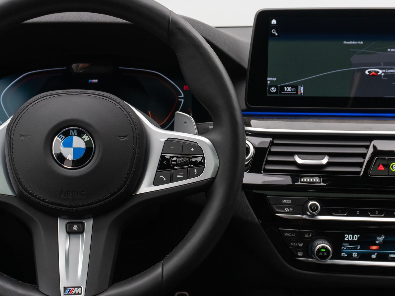 Fahrzeugabbildung BMW 540i xD M Sport Glasdach Laser Kamera HUD SoftCL