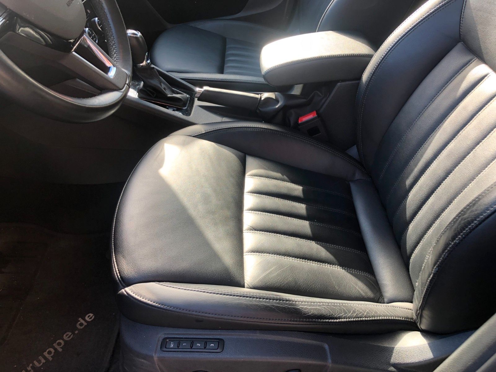 Fahrzeugabbildung SKODA Octavia Combi Premium Edition