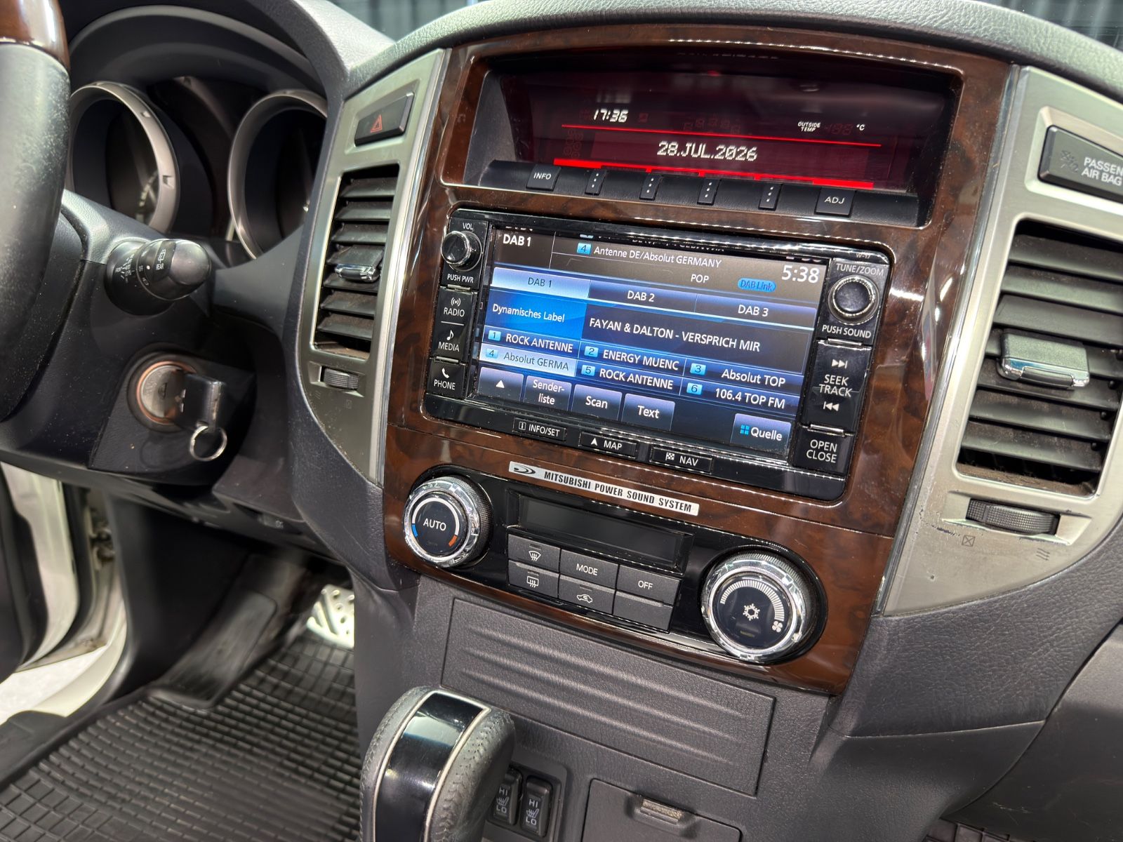 Fahrzeugabbildung Mitsubishi Pajero 3.2 DI-D Top|LEDER|NAVI|SCHNEESCHILD|BOSS