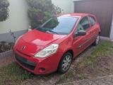 Renault Clio Yahoo! 1.2 16V 75 Yahoo! - Renault Clio mit Benzin-Antrieb: Limousine, Yahoo