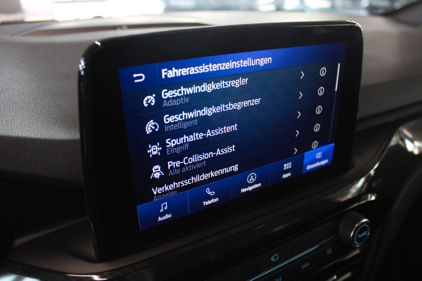 Fahrzeugabbildung Ford Kuga ST-Line X LED B&O HUD ACC WinterPaket Panod