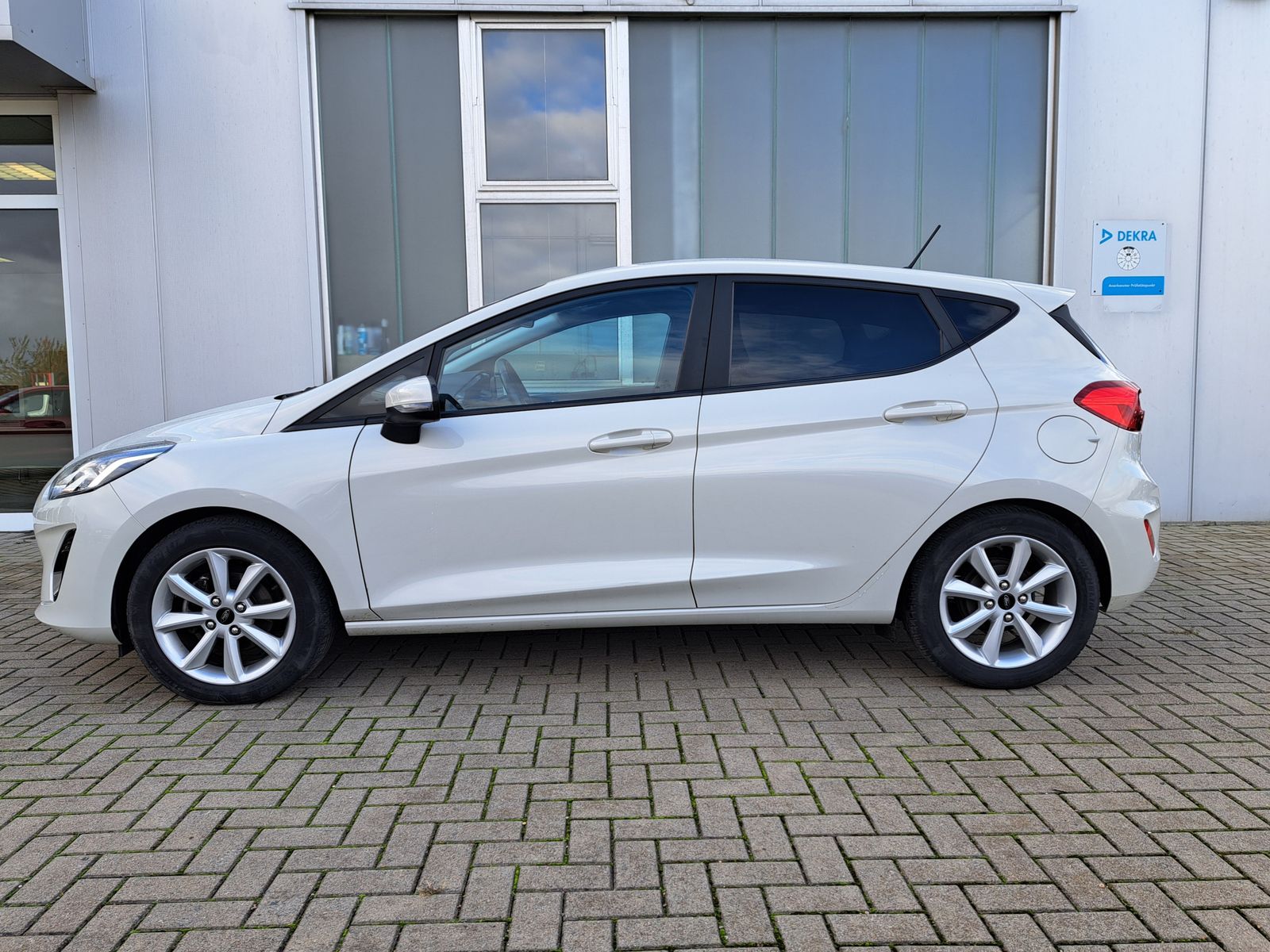 Fahrzeugabbildung Ford Fiesta Trend 86PS NAVI WINTERPAKET ALU PDC KLIMA