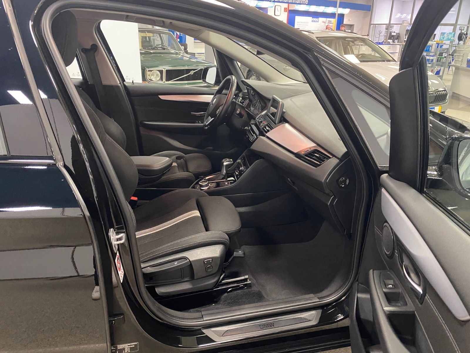 Fahrzeugabbildung BMW 218 Active Tourer 218d Advantage+NAVIGATION+LED+