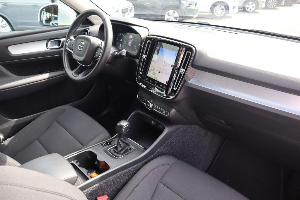 Volvo XC40 T3 Momentum Pro|NAVIGATION|R-CAM|PDC|