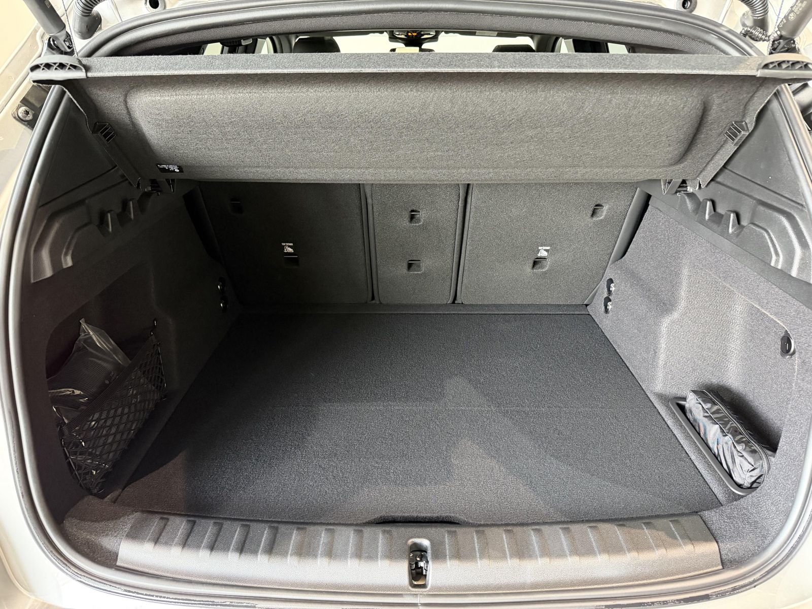 Fahrzeugeinzelansicht 14 Fahrzeugabbildung BMW X1 sDrive20i Panodach~AHK~Head-Up Display DAB