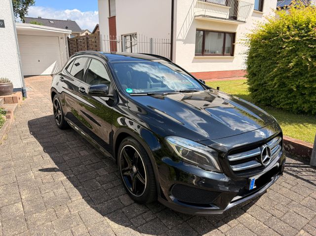 MERCEDES-BENZ GLA 200 AMG Line AMG Line