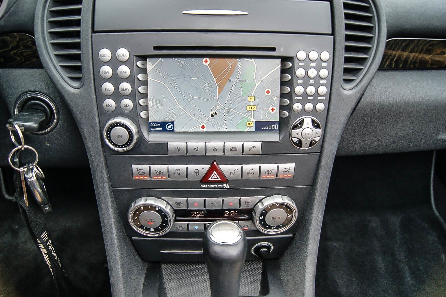 Fahrzeugabbildung Mercedes-Benz SLK 200 K Aut. DESIGNO LEDER XENON NAVI AIRSCARF