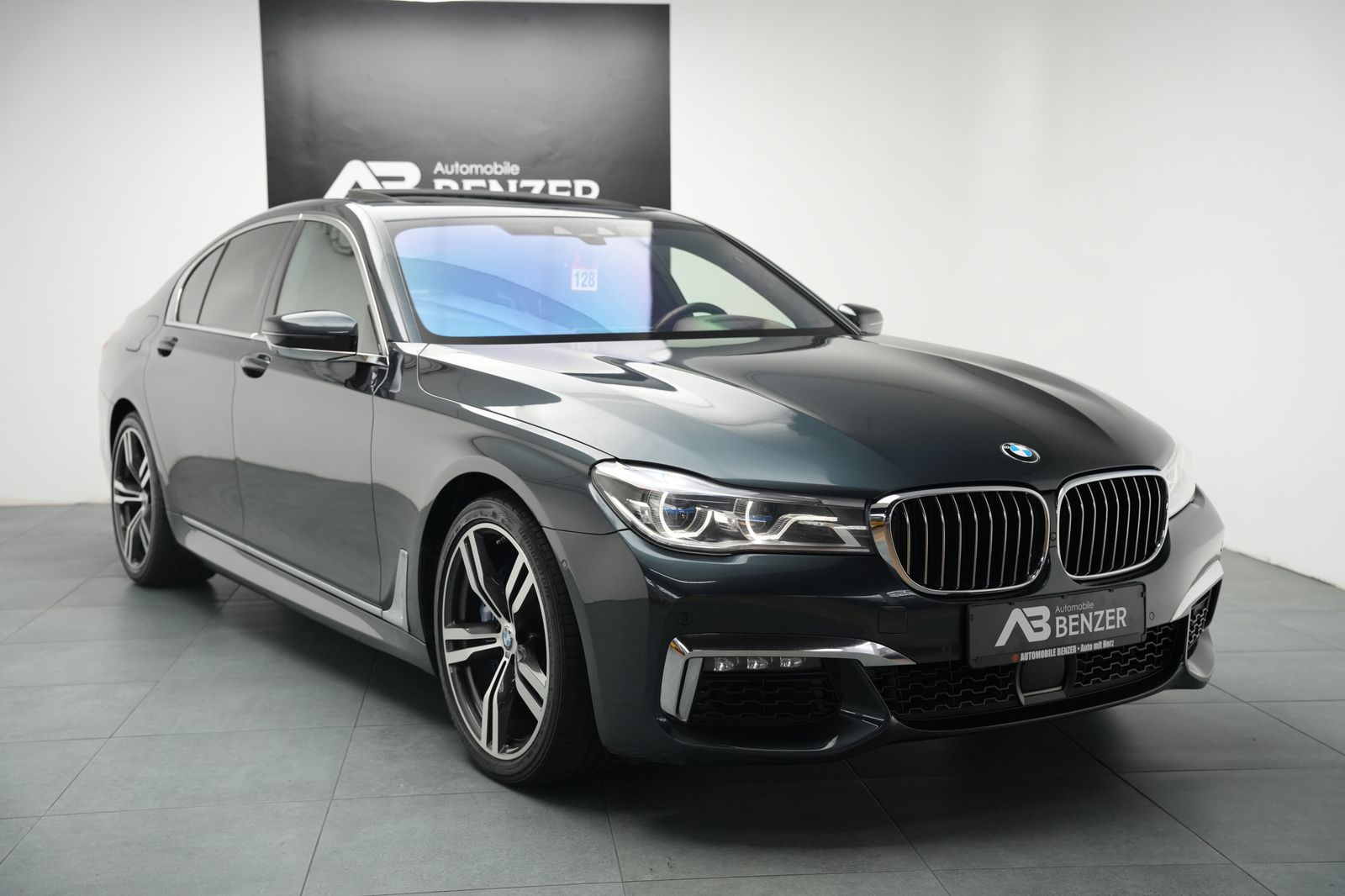 Fahrzeugabbildung BMW 750 750 xDrive*M-Paket*S-Dach*Bowers&Wilkins*HUD