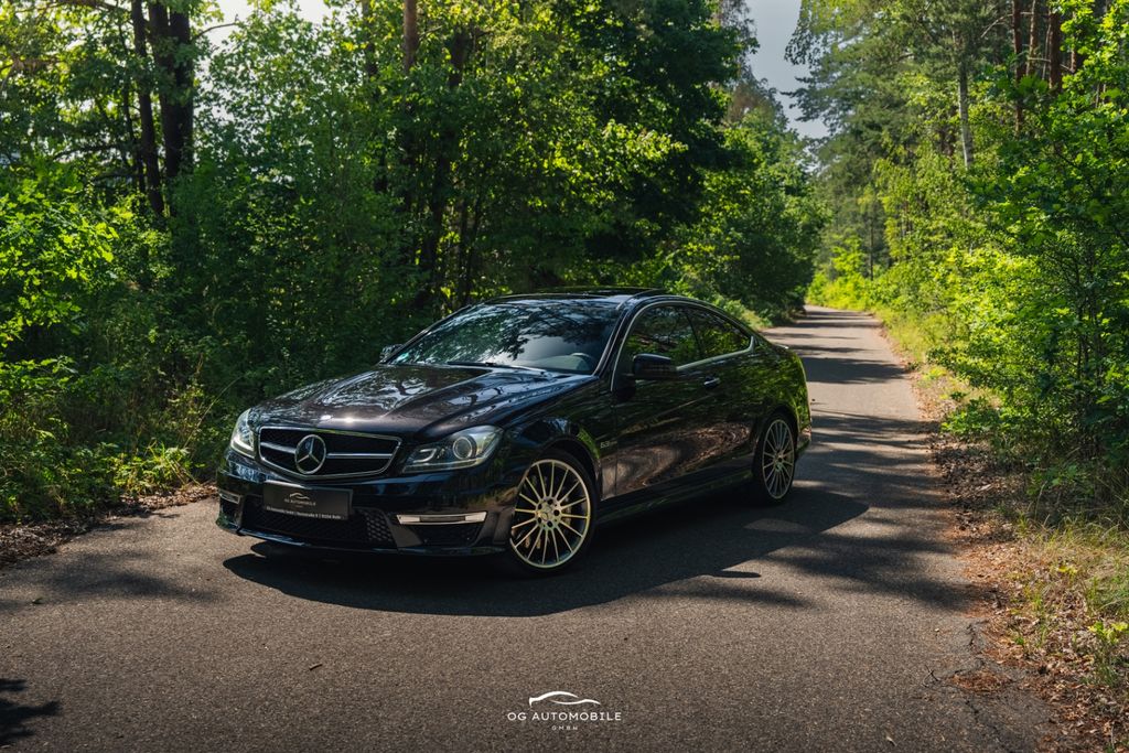 MERCEDES-BENZ C 63 AMG Coupe*H&K*PANO*LEDER*LED*MEMORY*DISTRON MERCEDES-BENZ C 63 AMG Coupe*H&K*PANO*LEDER*LED*MEMORY*DISTRON
