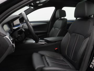 Fahrzeugabbildung BMW 530d Luxury Line Panorama Laser Kamera HUD HiFi