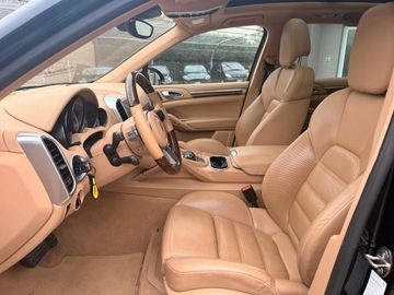 Porsche Cayenne - 7