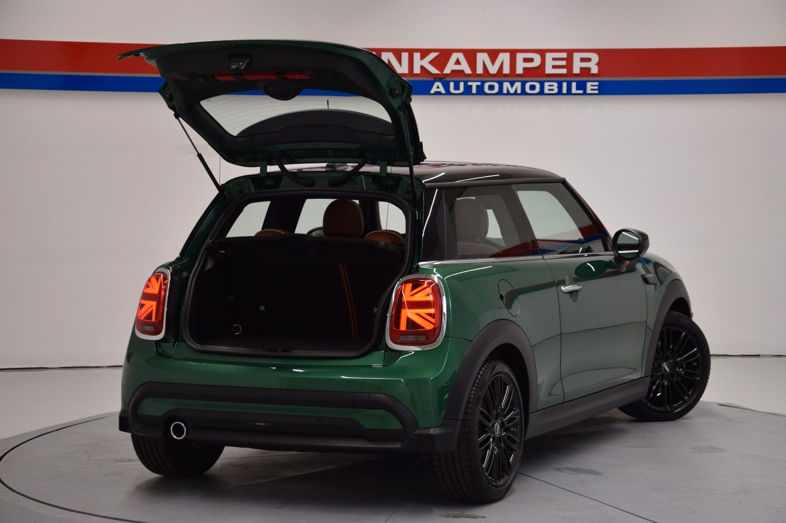 Fahrzeugabbildung MINI Cooper MiniYours Trim Special Edition Pano Leder