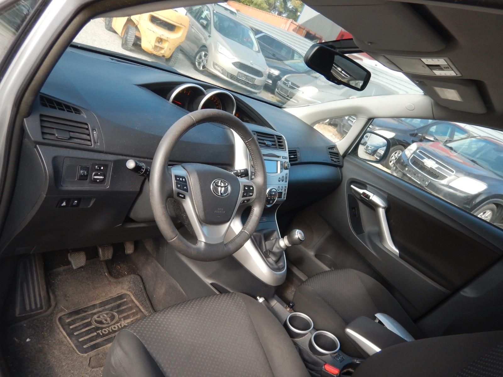 Toyota Verso 2011 — photo 8