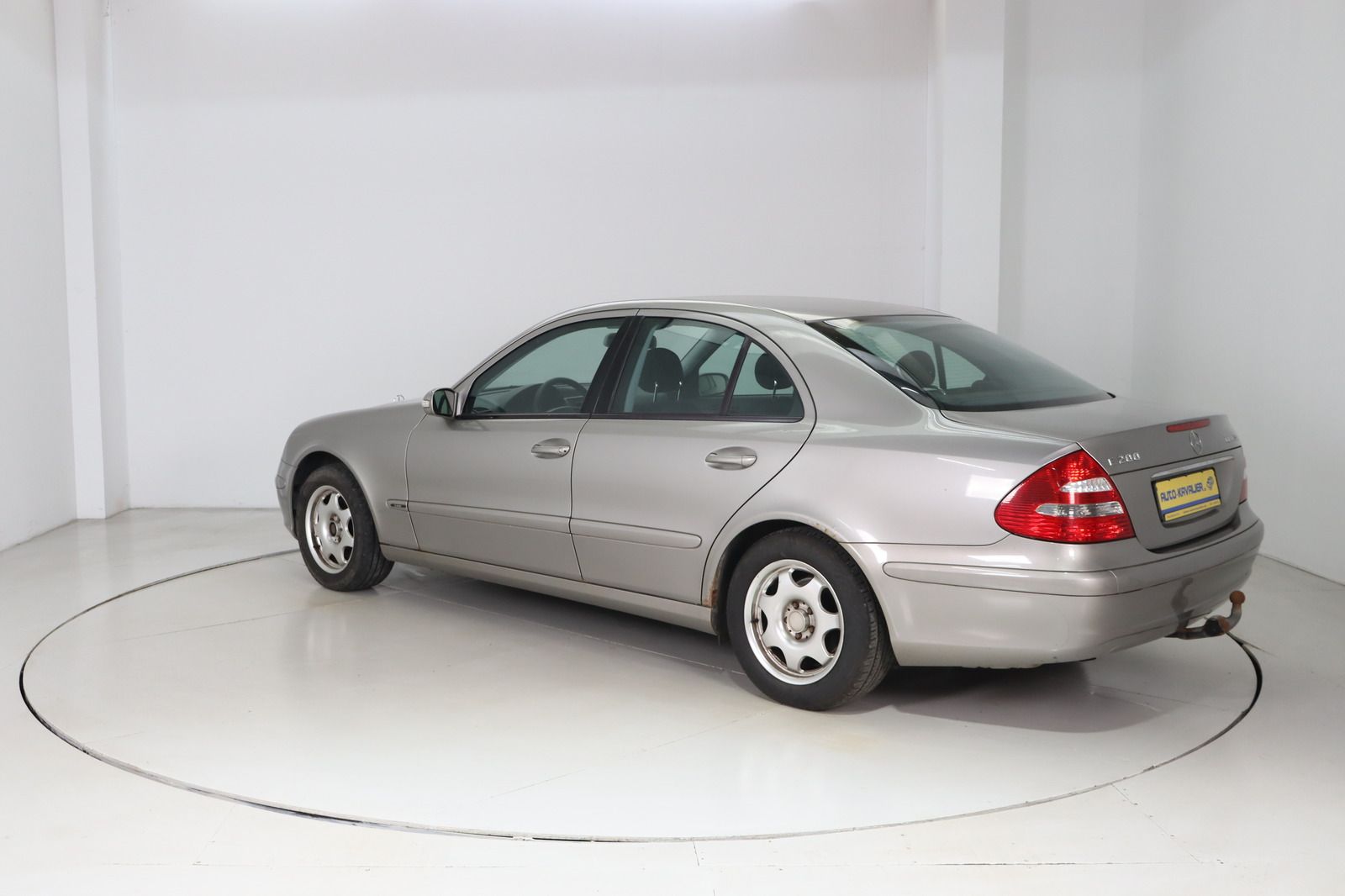 Fahrzeugabbildung Mercedes-Benz E 200 KOMPRESSOR Automatik * Klimaautom. *