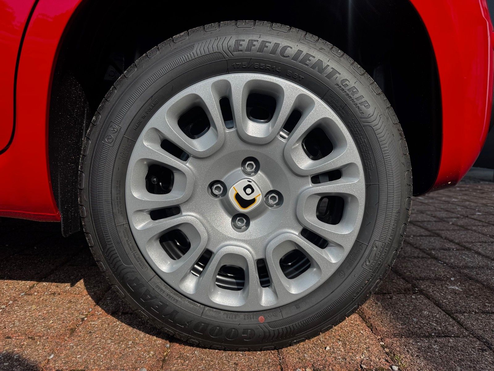 Fahrzeugabbildung Fiat Panda 1.0 GSE Hybrid DAB KLIMA VIRTUEL. COCKPIT