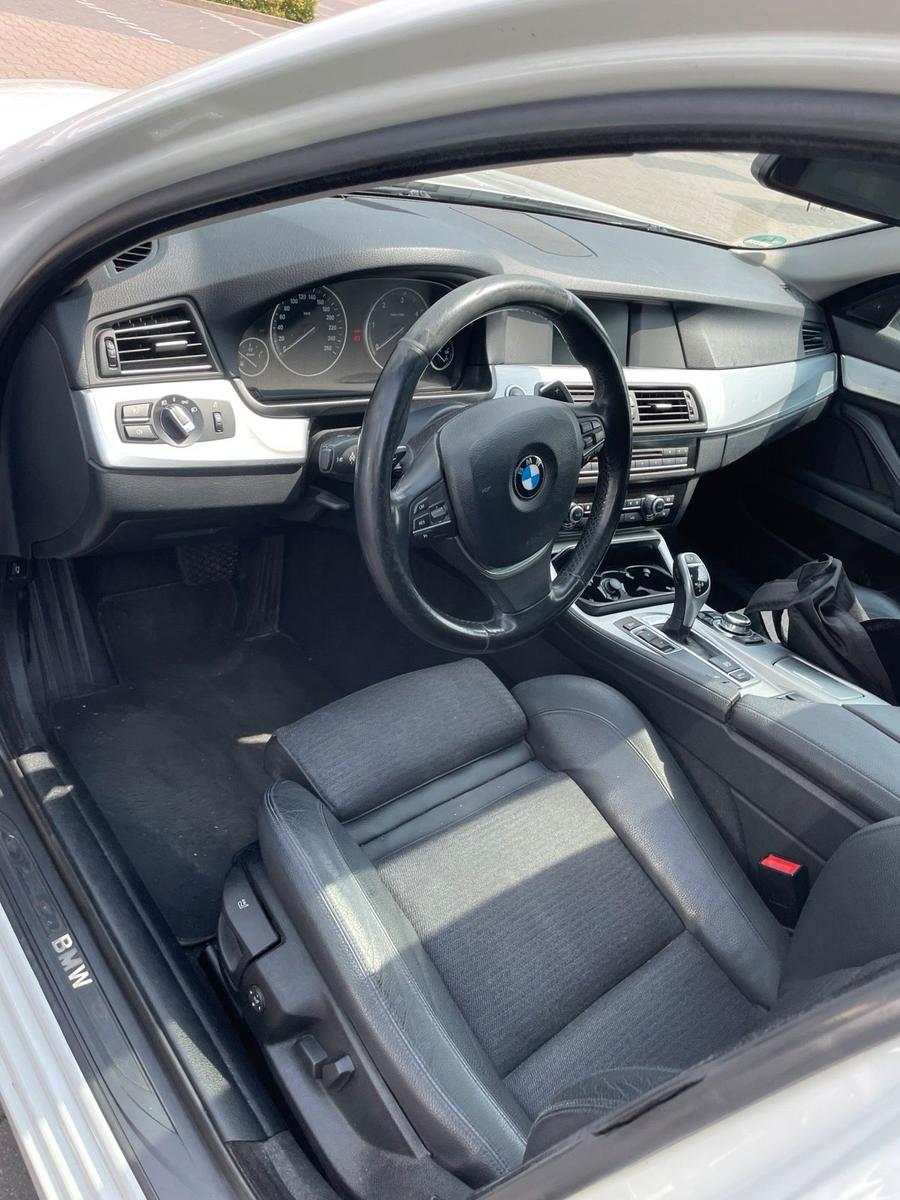 BMW 120 2011 — interior
