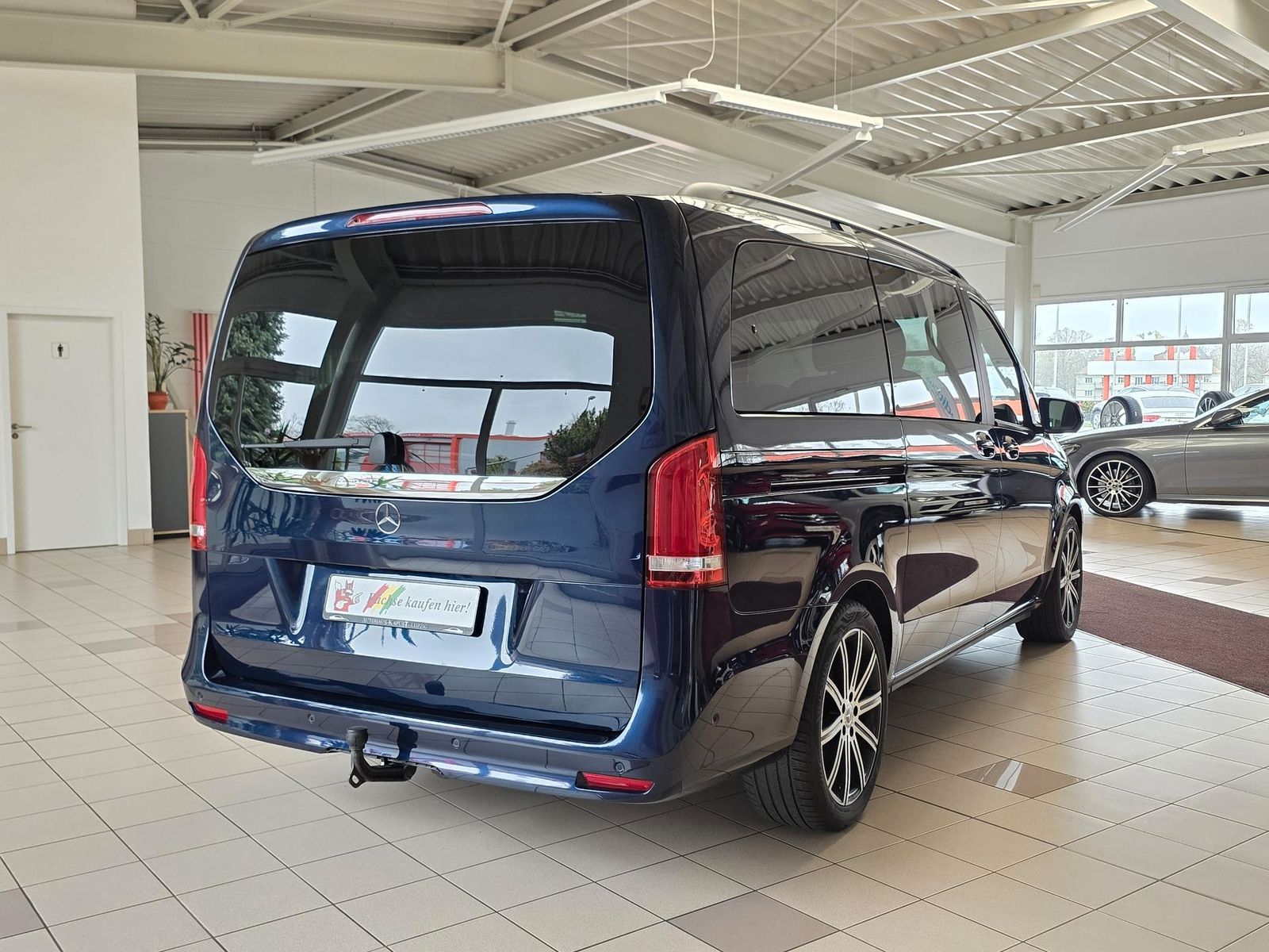 Fahrzeugabbildung Mercedes-Benz V 220d Edition lang /LED/Navi/Cam/Totwink./Ahk