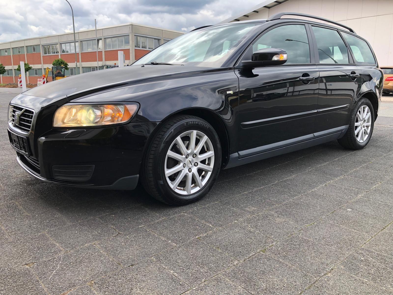 Volvo V50 2010 — interior