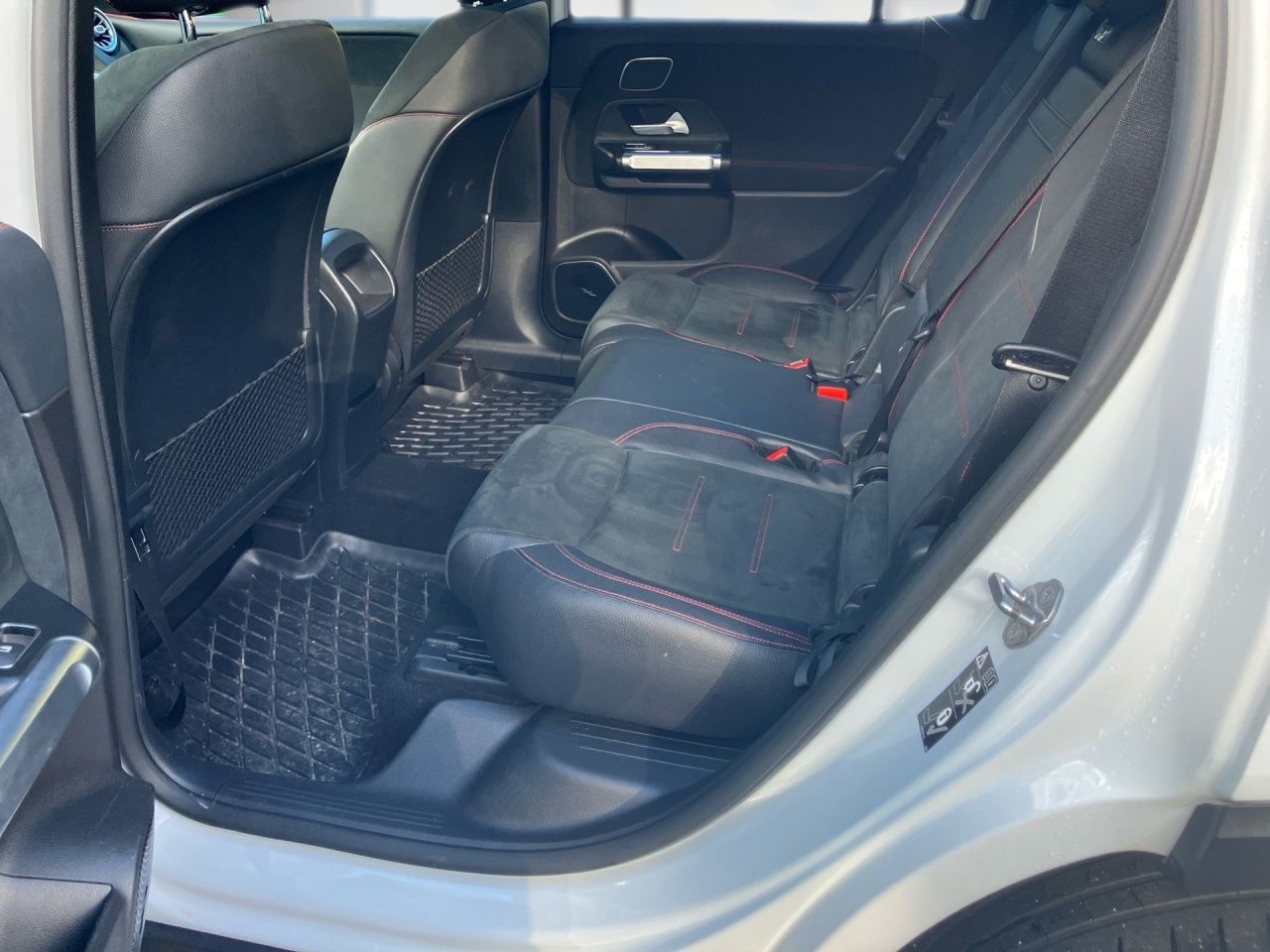 Fahrzeugabbildung Mercedes-Benz GLB 220 d 4M AMG+Pano+AHK+Multibeam+Burmester