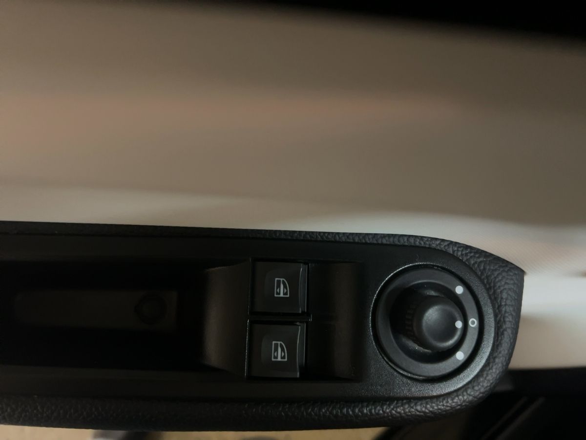 Fahrzeugabbildung Renault Twingo E-Tech Techno Kamera SHZ KLimaut.