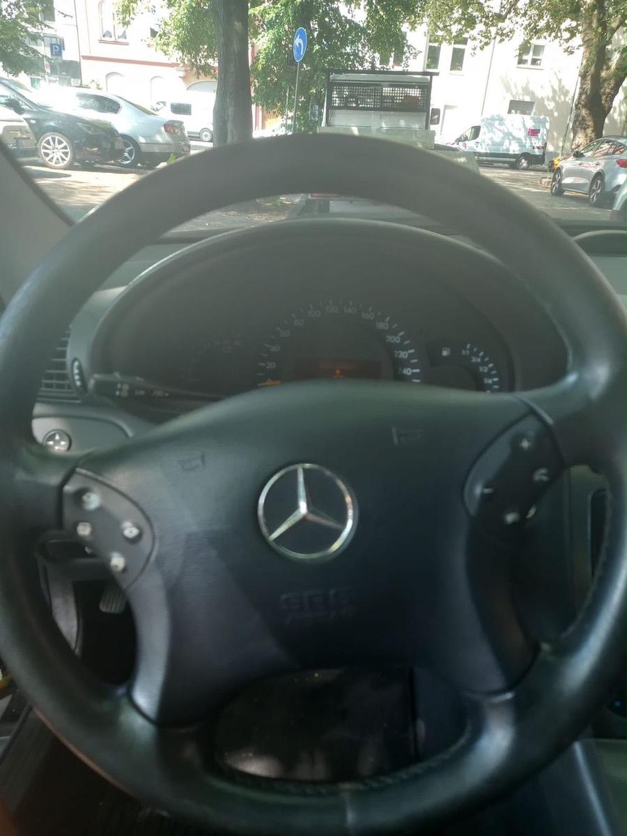 Mercedes-Benz C200 2004 — photo 8