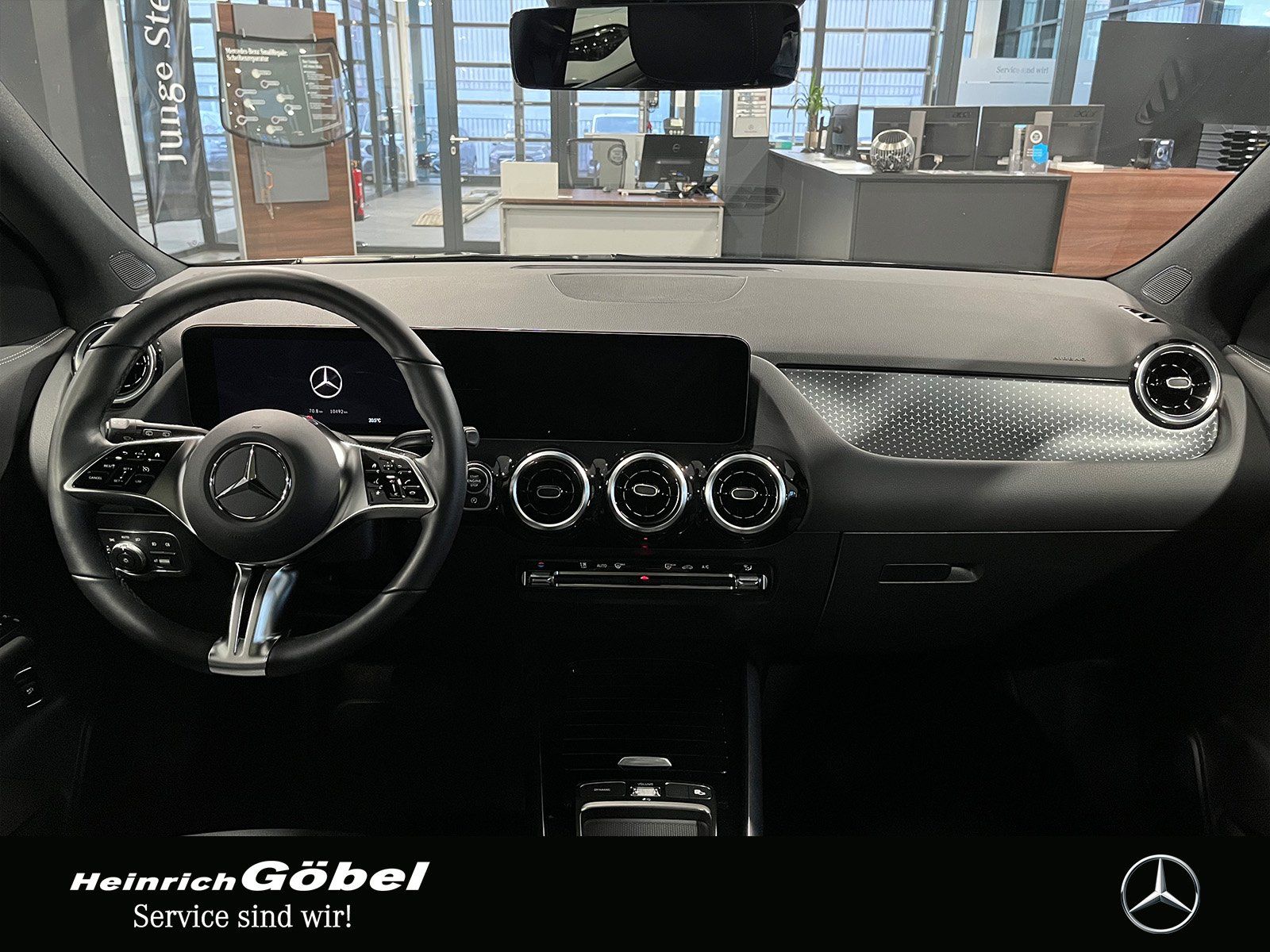 Fahrzeugabbildung Mercedes-Benz GLA 220 d 4M PROGRESSIVE+PANO+TOTWINKEL+AHK+360°