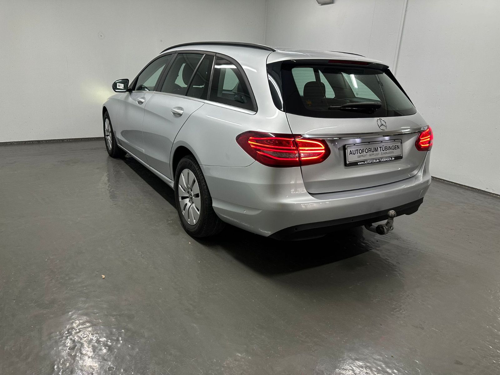 Fahrzeugabbildung Mercedes-Benz C 200 d T*DISTRO*AHK*SPUR*CARPLAY*SH*NAVI*