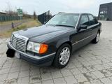 Mercedes-Benz Mercedes Benz W124 E400 Oldtimer - Mercedes-Benz W124 aus dem Jahr 1992