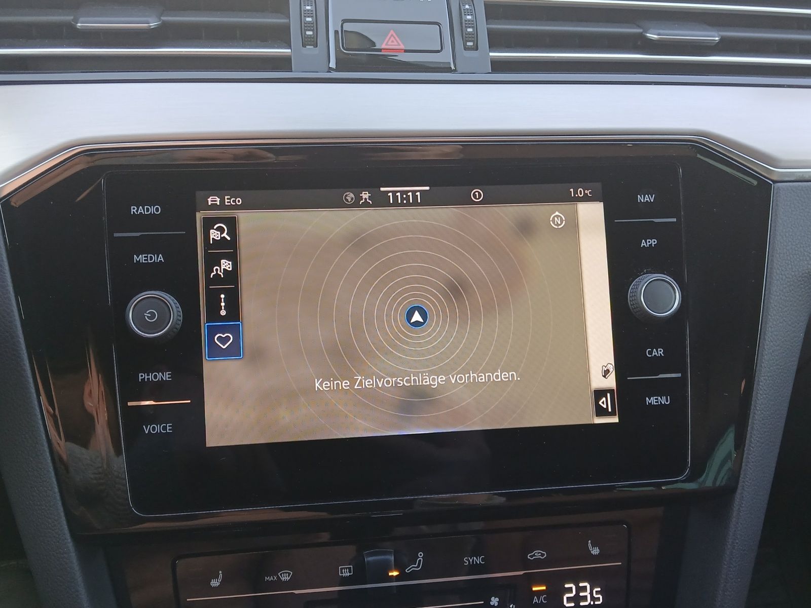 Fahrzeugabbildung Volkswagen Passat Variant TDI R-Line DSG Matrix AHK Navi Le